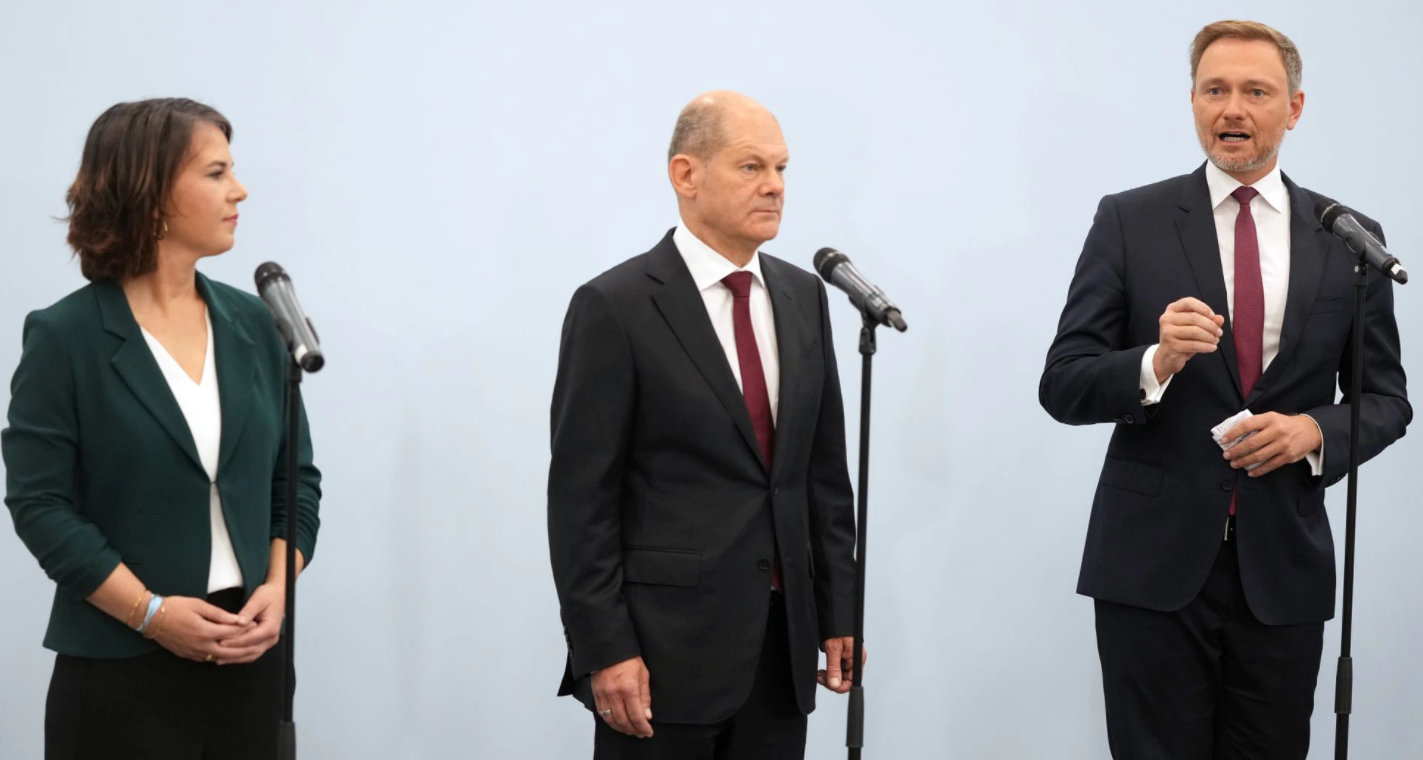 Annalena Baerbock (Los Verdes), Olaf Scholz (SPD) y Christian Lindner (FDP)